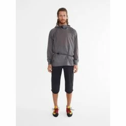 Klättermusen Fjorgyn Anorak rock grey 12 Klättermusen Fjorgyn Anorak rock grey -Deals Rain jackets Women Store klaettermusen fjorgyn anorak rock grey 5