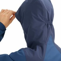 Salomon Essential Waterproof 2.5L Jacket Women mood indigo/dark denim -Deals Rain jackets Women Store salomon essential waterproof 25l jacket women mood indigo dark denim 4