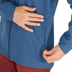 Salomon Essential Waterproof 2.5L Jacket Women mood indigo/dark denim -Deals Rain jackets Women Store salomon essential waterproof 25l jacket women mood indigo dark denim 5